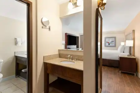 Wyndham Riverfront Little Rock - 15