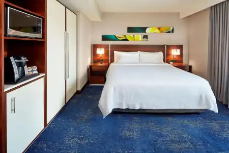 Hilton Garden Inn Waikiki Beach - 49