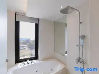 Balcony Seaside Sriracha & Serviced Apartments (SHA Extra Plus) - 217