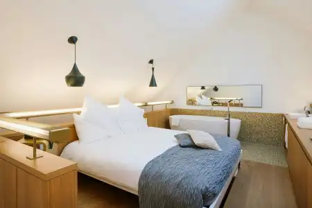 B2 Boutique + Spa - 5