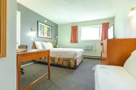 Canadas Best Value Inn - 17