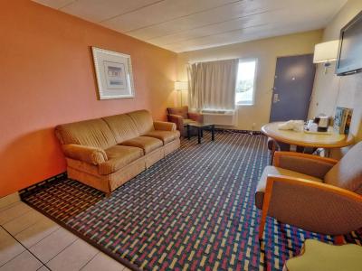 Seashire Inn & Suites - 4