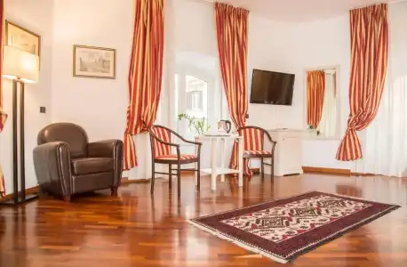 Inn Rome Rooms & Suites - 34