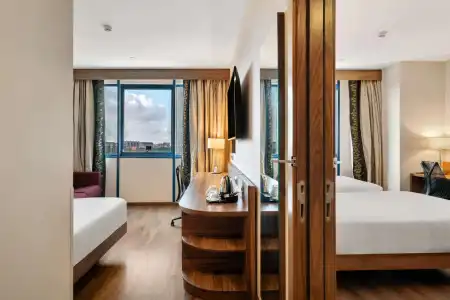 Hilton Garden Inn Sevilla - 5