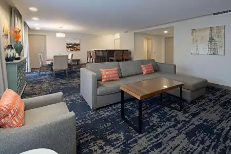 DoubleTree by Hilton Bakersfield - 51