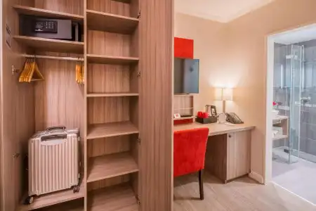 Best Western Plus Regence - 4