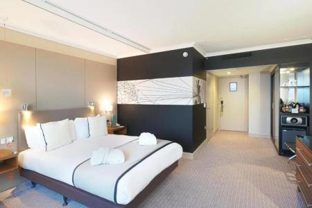 Crowne Plaza Glasgow by IHG - 55