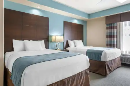 Best Western Plus Midland Suites - 40