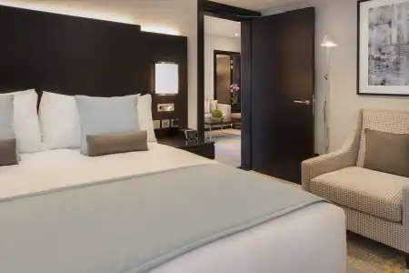 Crowne Plaza - 4