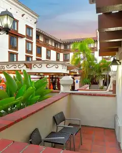 Courtyard by Marriott Old Town - 36