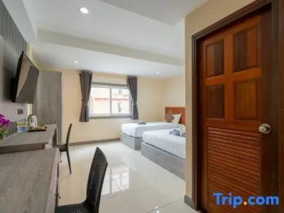 Square One Patong - 111