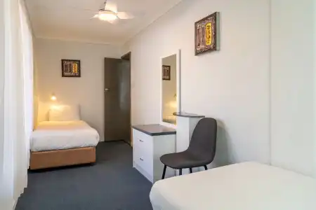 Port Aloha Motel - 87