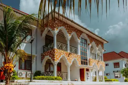 Sunny Palms Beach Bungalows - 0