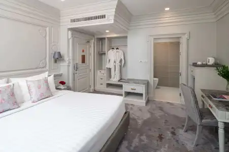 Kingston Suites - 8