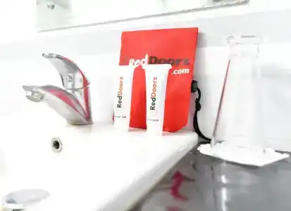 RedDoorz Plus near Mall Bali Galeria 2 (ex. Sylvia Bali Suite Residence) - 22