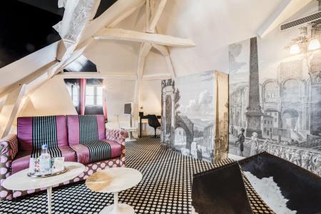 Hôtel du Petit Moulin, Haute Couture by Lacroix - 16