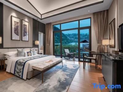 Absolute Twin Sands Resort & Spa - 208