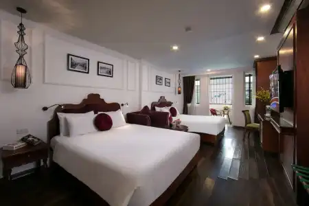 Vision Premier & Spa - 77