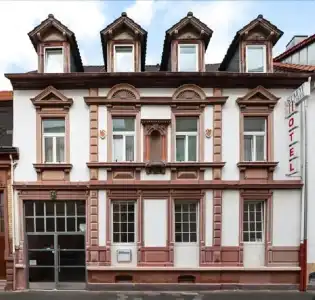 Stadthotel - 0