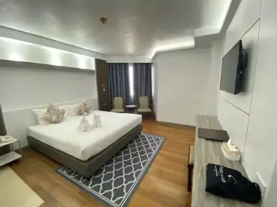 Thong Tarin - 90