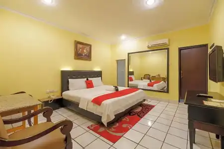 RedDoorz Plus near Ancol - 17