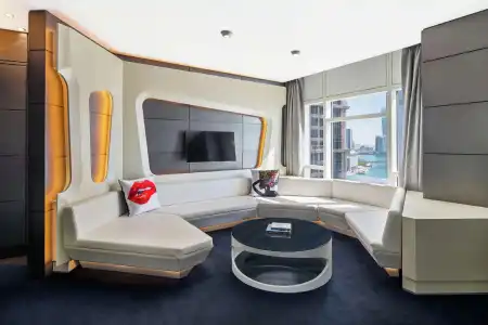 V, Curio Collection by Hilton - 80