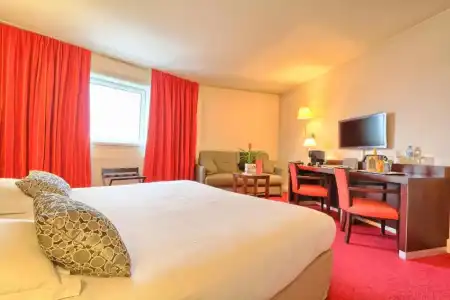 Golden Tulip CDG Airport Roissy - 64