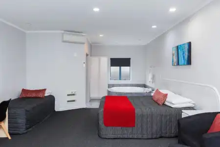 Aubyn Court Spa Motel - 164