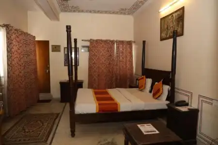 Raghuraj Palace - 52