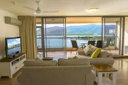 Cairns Aquarius - 112