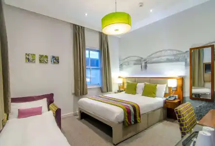 Seraphine Hammersmith - 36