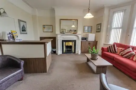 Sportsview Guest House - 9