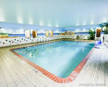 Quality Inn & Suites, Near University - 10