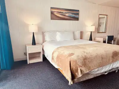 Foghorn Harbor Inn - 38