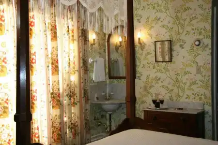 Martine Inn - 69