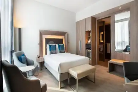 Novotel Bur Dubai - 11