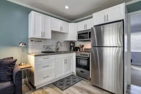 May-Dee Suites - 32