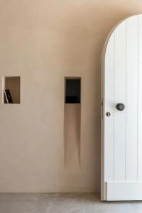 Istoria, A Member of Designs - 125