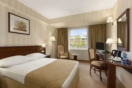 Ramada & Suites by Wyndham Bucharest North - 6