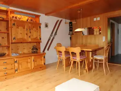 Mountain Chalet With Garden & Parking in Grindelwald - 8