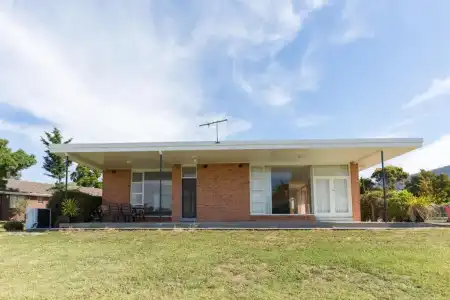 Riverfront Motel & Restaurant - 117