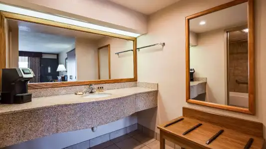 Best Western Plus Saddleback Inn & Conference Center - 6