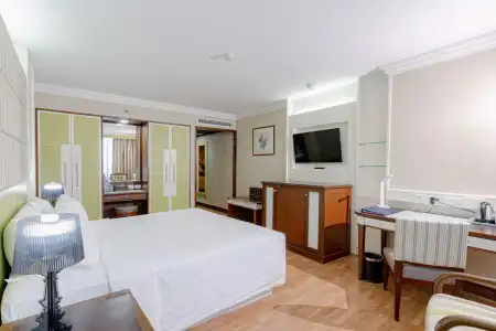 Golden Tulip Sovereign Bangkok - 39