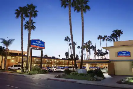 Howard Johnson by Wyndham San Diego Sea World - 0