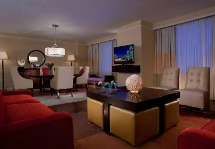 Renaissance Dallas - 4