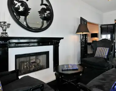 Black Swan Lakeside Boutique - 1