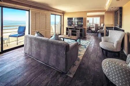 The Waterfront Beach Resort, A Hilton - 305