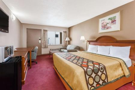Super 8 Greensboro - 4
