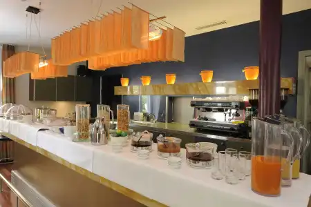 Alma - Boutique hideaway by the lake with rooftop and ladies-only wellness - 11