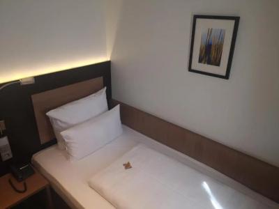 Astor & Aparthotel - 8